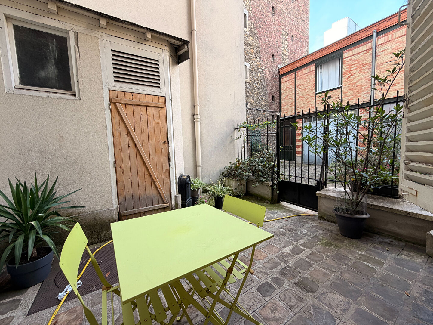LEVALLOIS-PERRET - STUDIO VENDU OCCUPÉ - 145 000 EUROS FAI