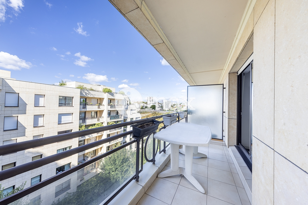 LEVALLOIS - STUDIO BALCON - 295 000 EUROS FAI