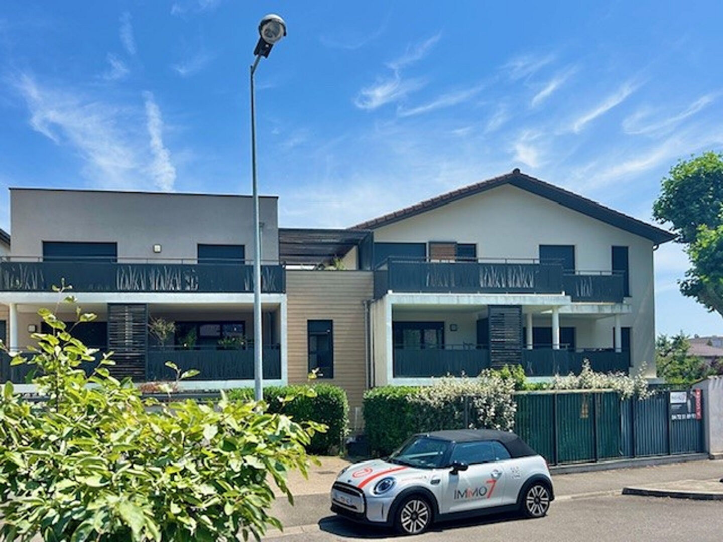 APPARTEMENT MEUBLE T4 AVEC JARDIN 135 M² DANS RESIDENCE DE STANDING