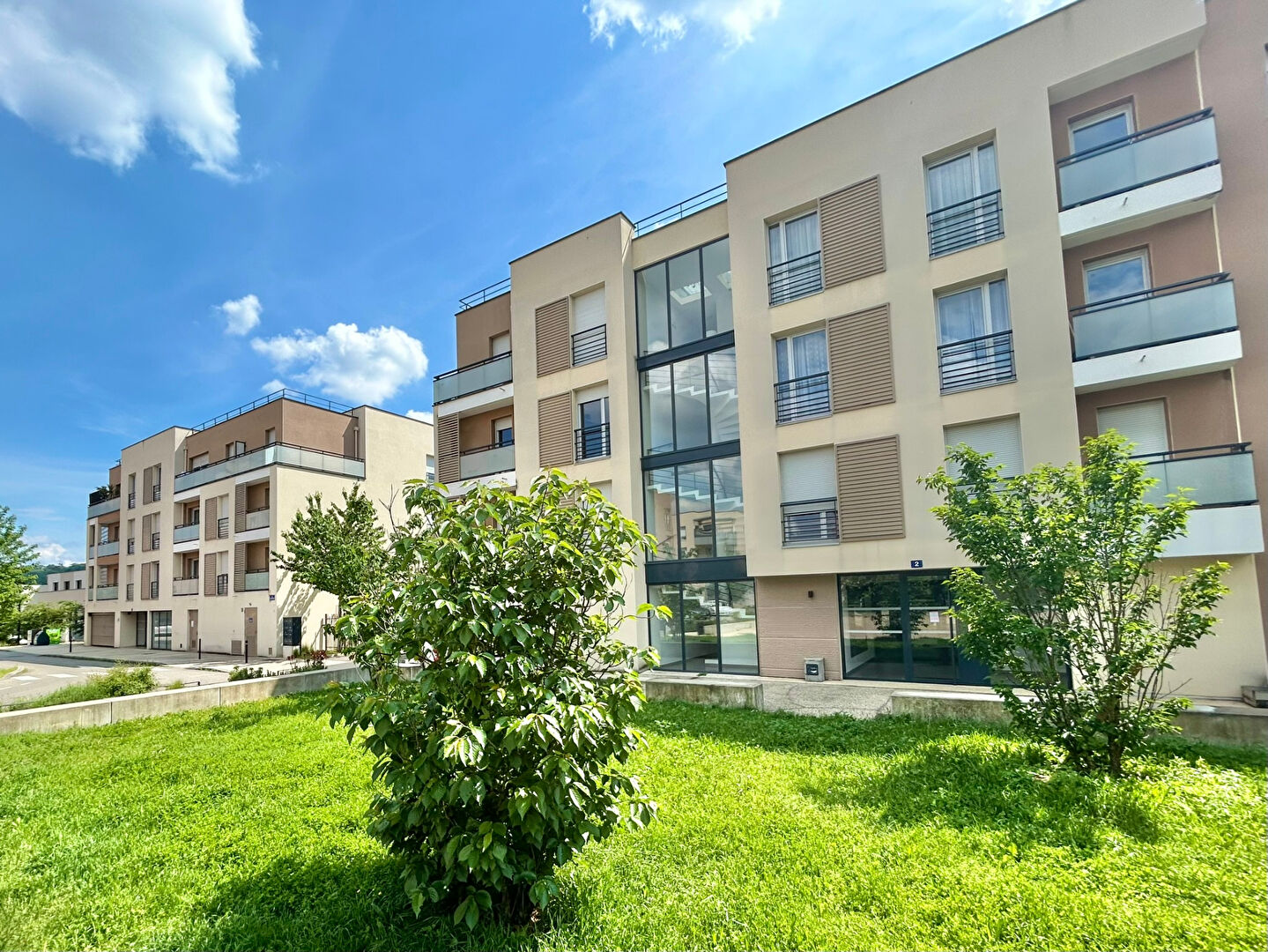 T2 RECENT AVEC BALCON ET GARAGE EN SOUS SOL