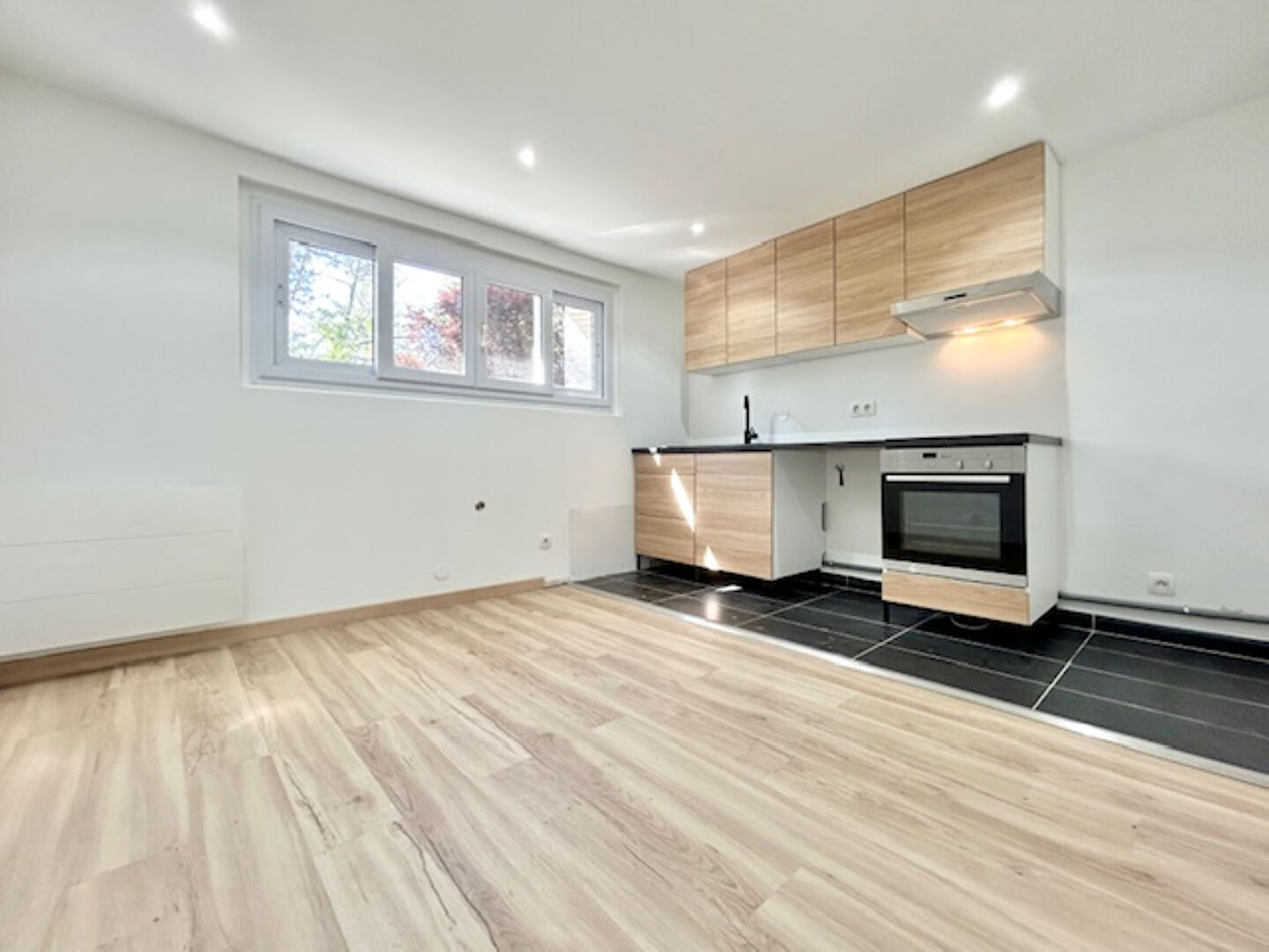 T2 RÉNOVÉ SUPER ÉQUIPE DANS SECTEUR CALME ET RESIDENTIEL