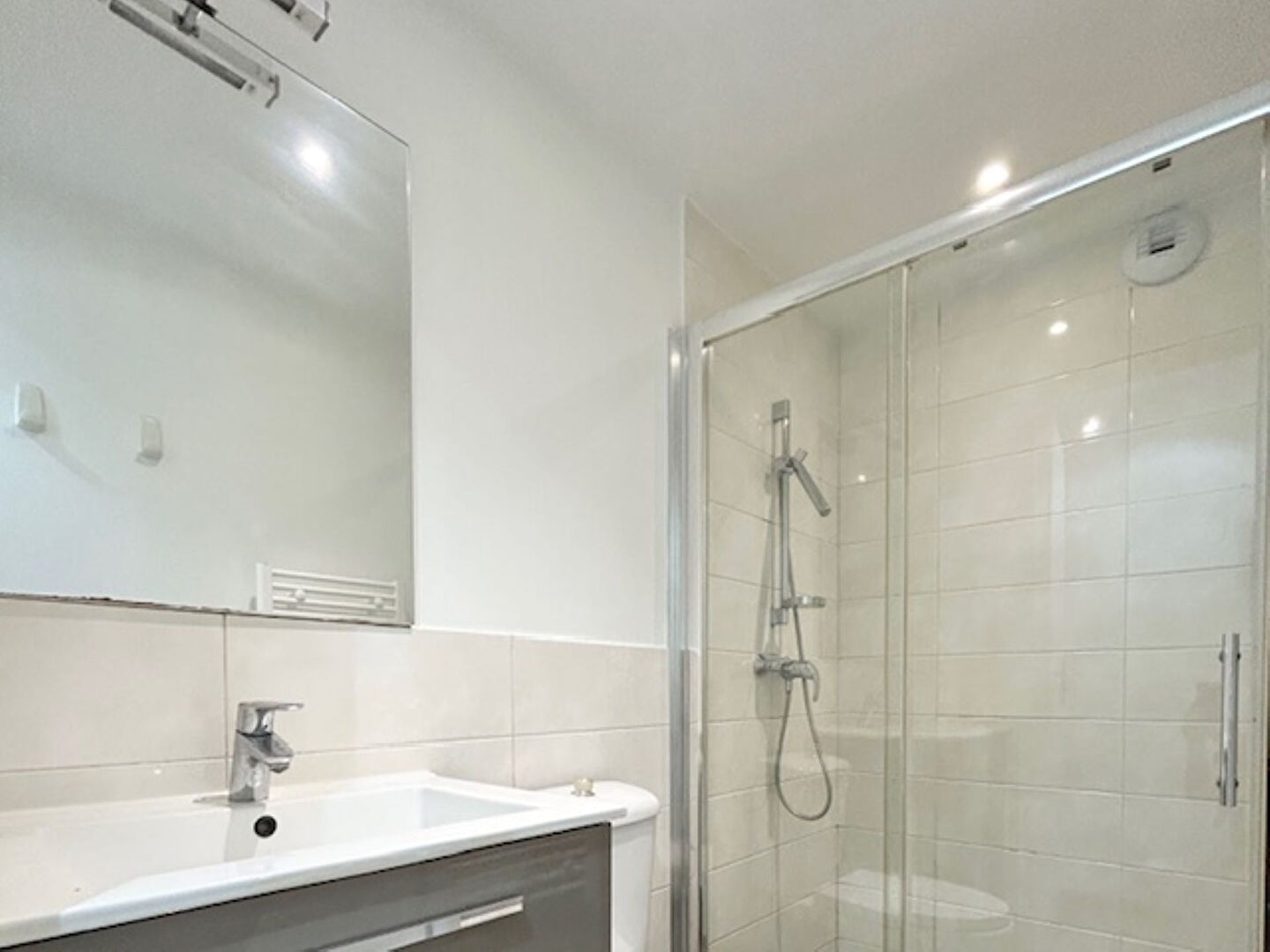 Photo T2 RÉNOVÉ SUPER ÉQUIPE DANS SECTEUR CALME ET RESIDENTIEL image 2/4