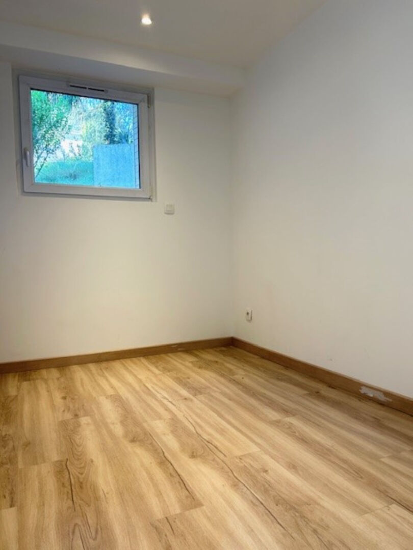 Photo T2 RÉNOVÉ SUPER ÉQUIPE DANS SECTEUR CALME ET RESIDENTIEL image 3/4