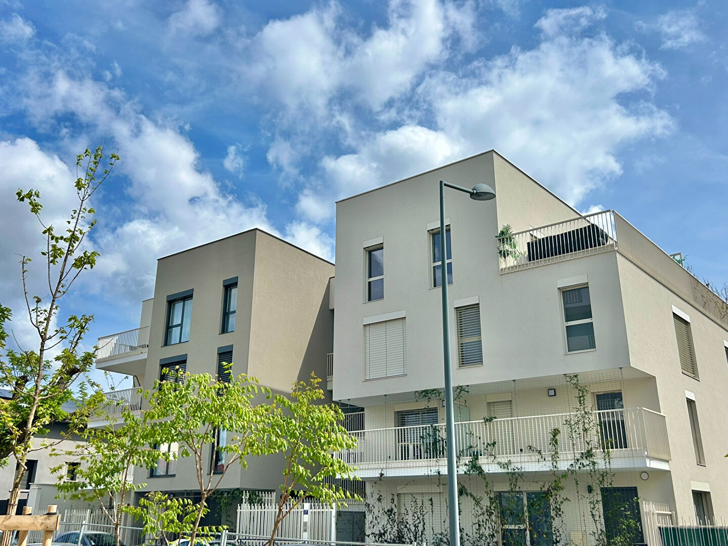 STUDIO RECENT A 300 M DE LA DOUA - INSA