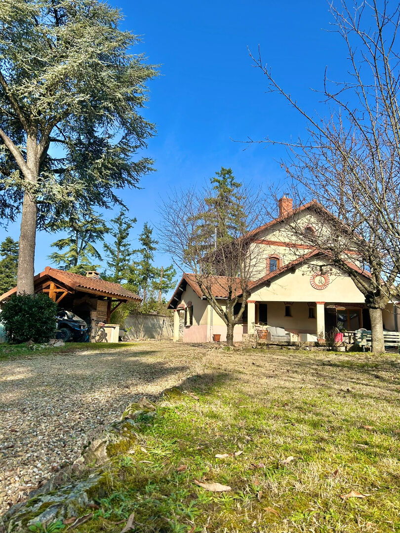 SUPERBE MAISON ANCIENNE RENOVEE DANS UN PARC CLOS DE MURS