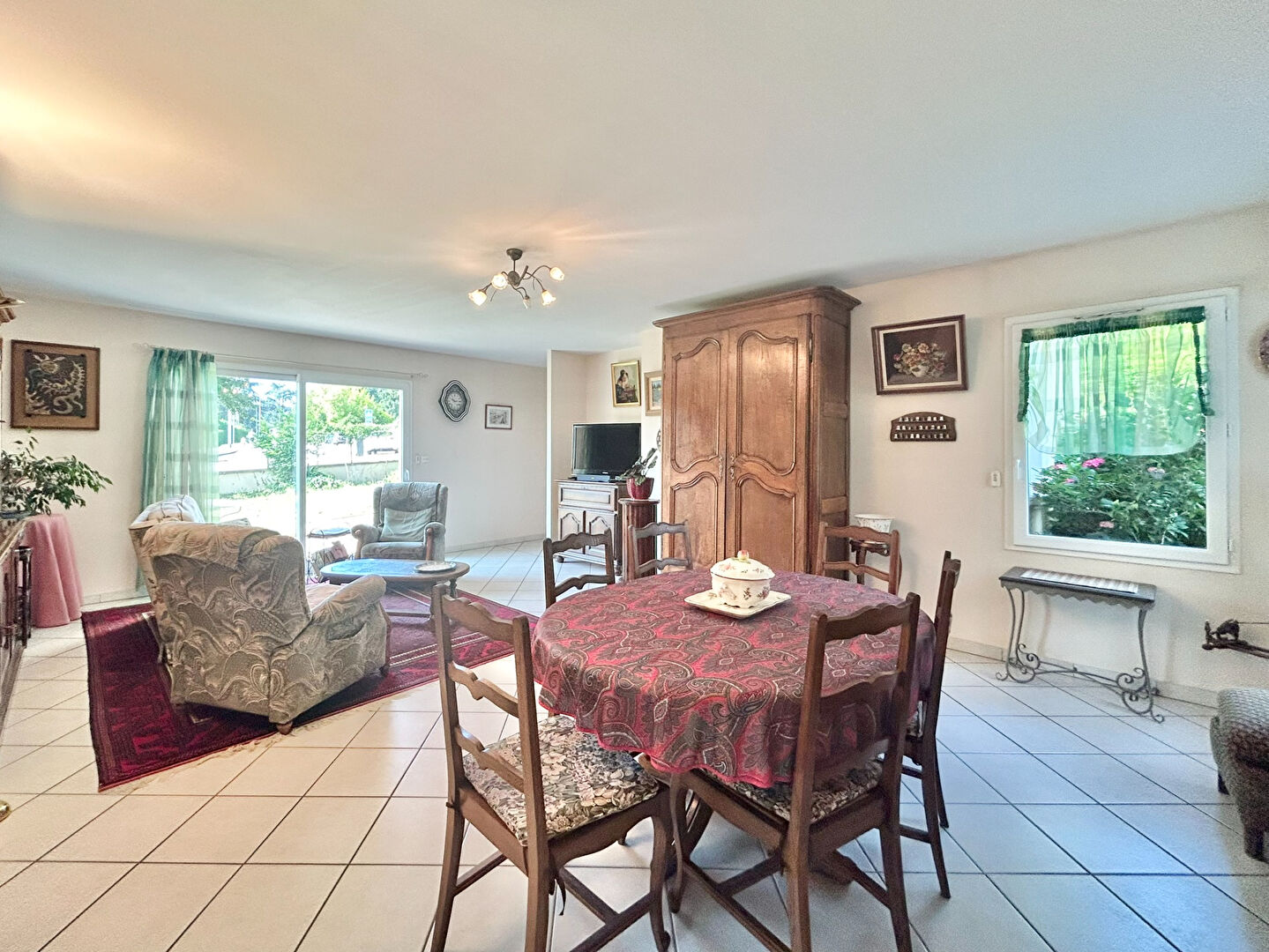 Photo GRANDE VILLA RECENTE PROCHE DES COMMERCES ET ECOLES image 5/6