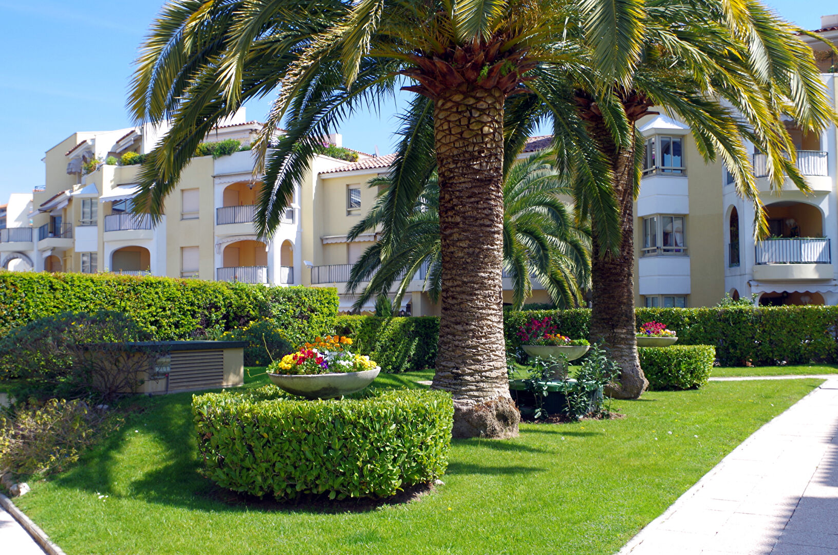 Agence immobilière de IMMOBILIERE CANNES MARINA Mandelieu
