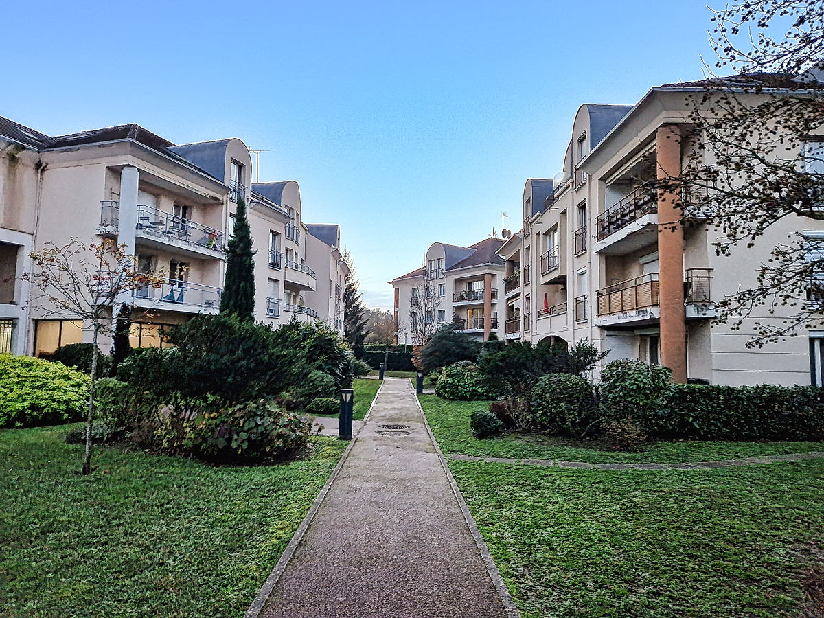 Photo F1 LOUÉ à vendre CENTRE VILLE d'OSNY image 1/6