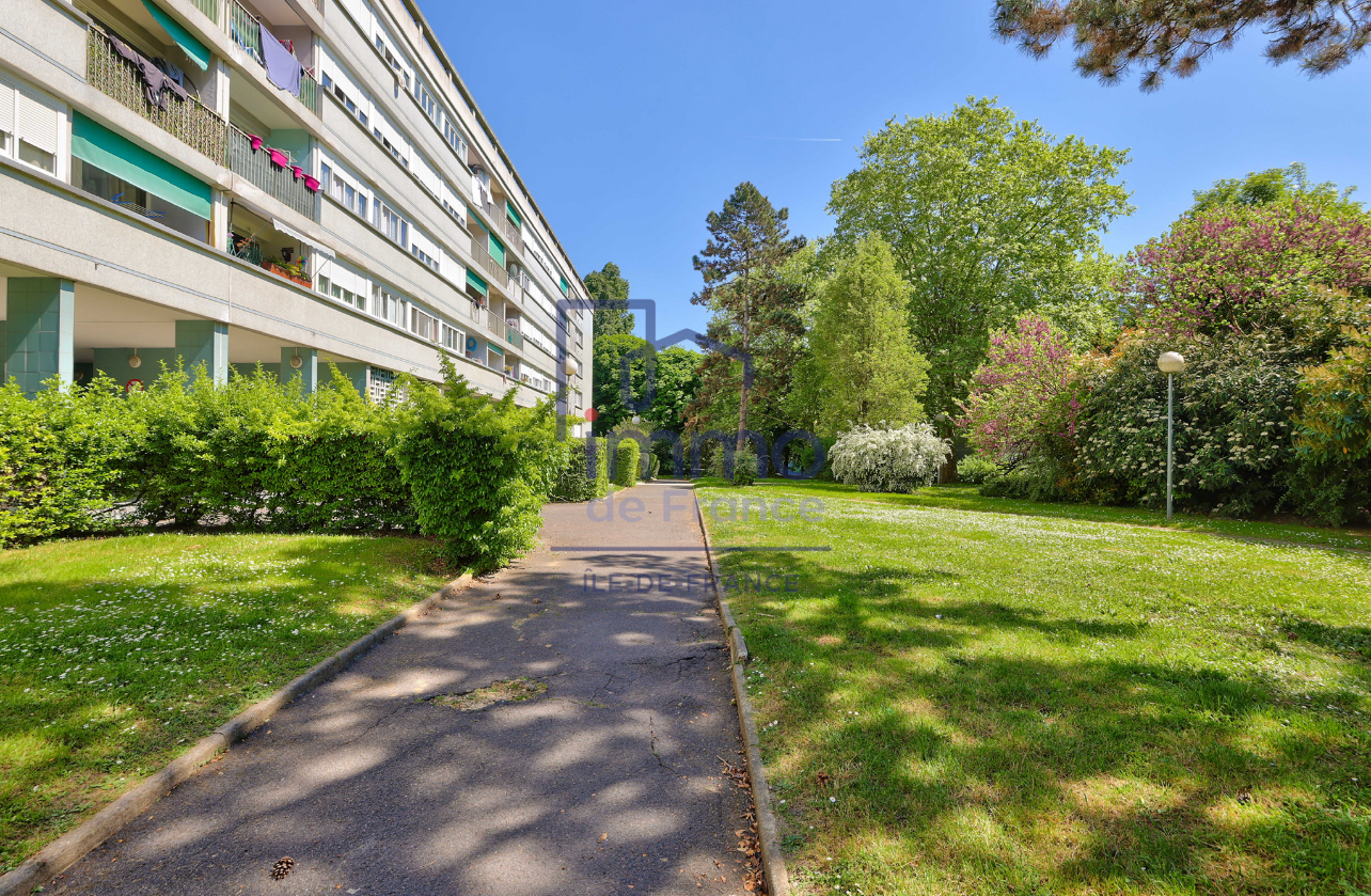 À vendre / T2 lumineux  46, 69 m2 à 10 minutes à pied de la gare du Chénay-Gagny