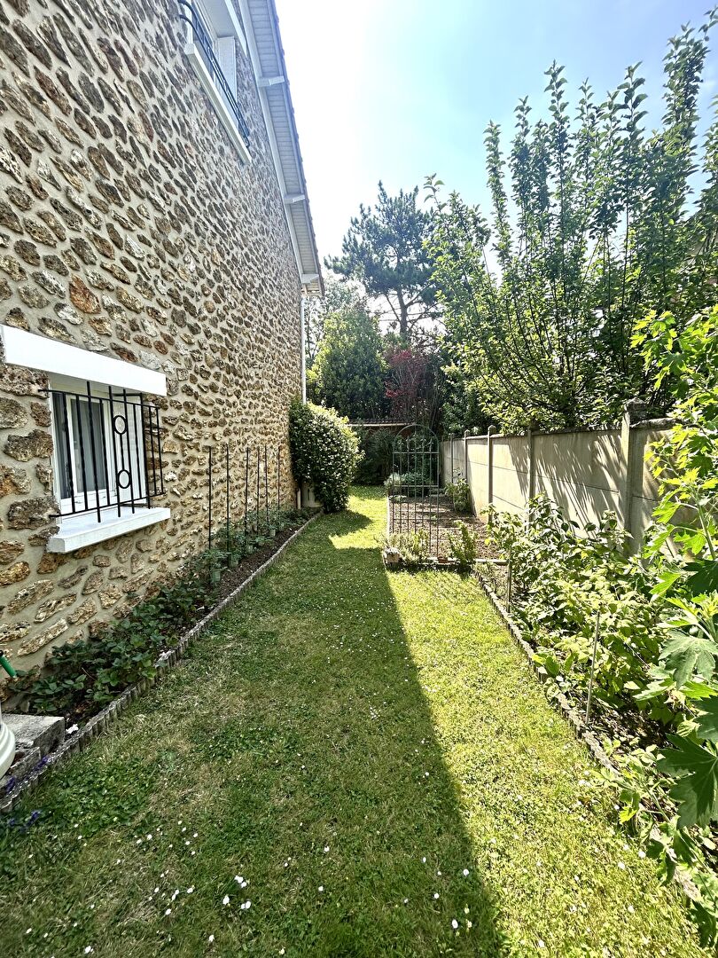 Photo MAISON 6 PIECES 150 m2 - 4 chambres + 1 pièce polyvalente - TERRAIN 365 m2 image 3/6