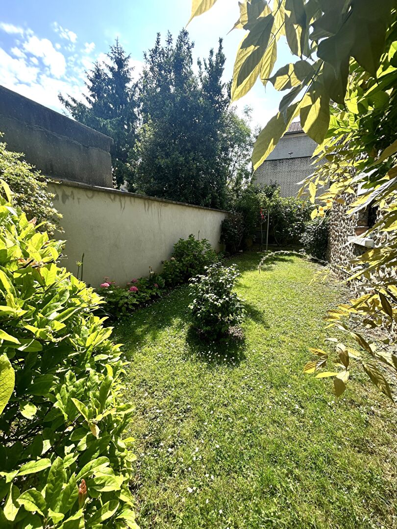 Photo MAISON 6 PIECES 150 m2 - 4 chambres + 1 pièce polyvalente - TERRAIN 365 m2 image 4/6