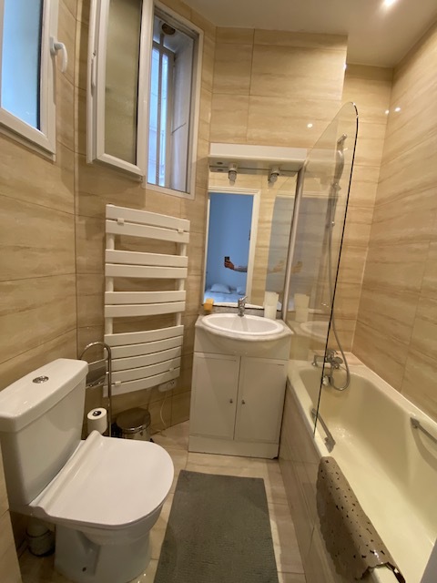 Photo Beau 2 pièces traversant / Rez-de-chaussée sur cour, calme et lumineux /Villa Damrémont ! image 6/6