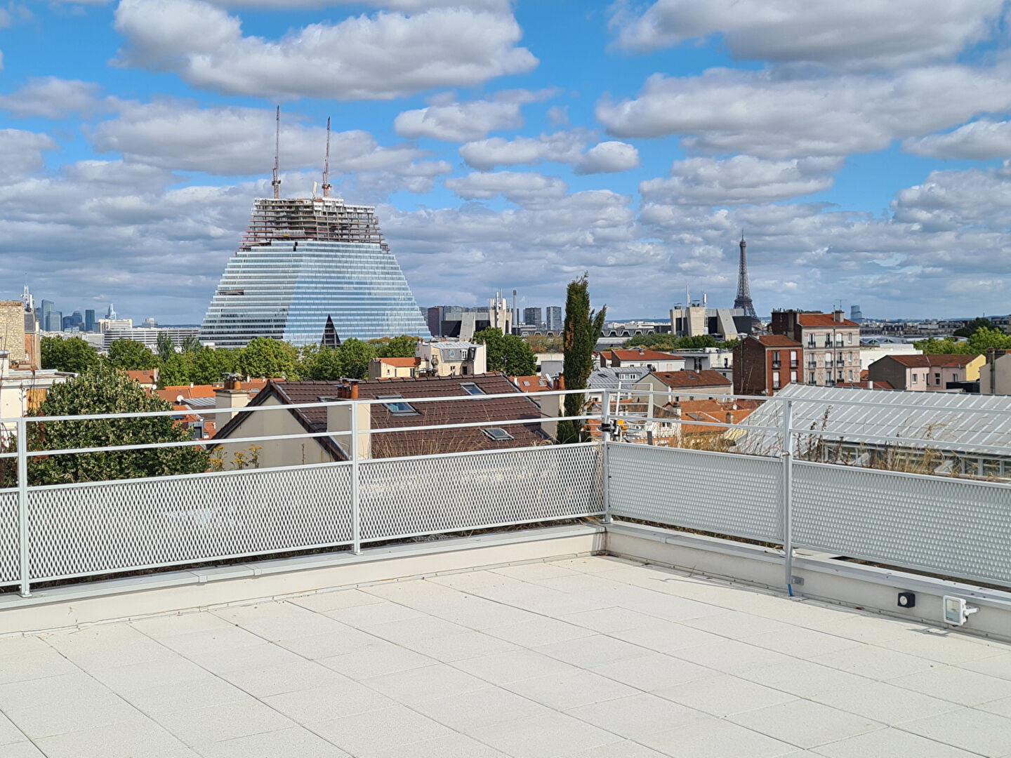 Appartement seul au dernier étage bénéficiant d'un roof top de 50 m² avec vue sur Paris