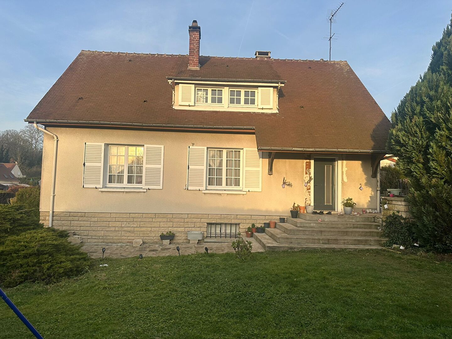 Photo Maison sur 1.978 m² de terrain image 1/6