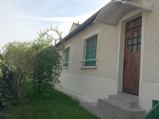 Maison composé de 4 studios de 14 m² chacun, aménagés et équipés sur un terrain de 249 m²