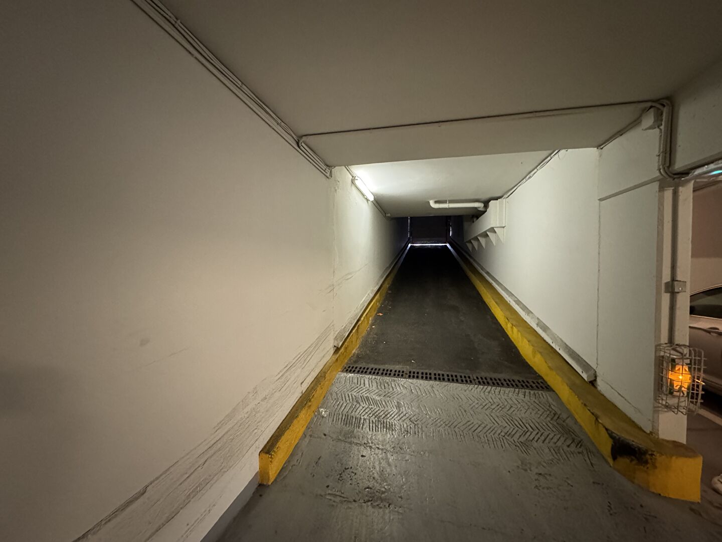 Photo PARKING FERME image 4/6