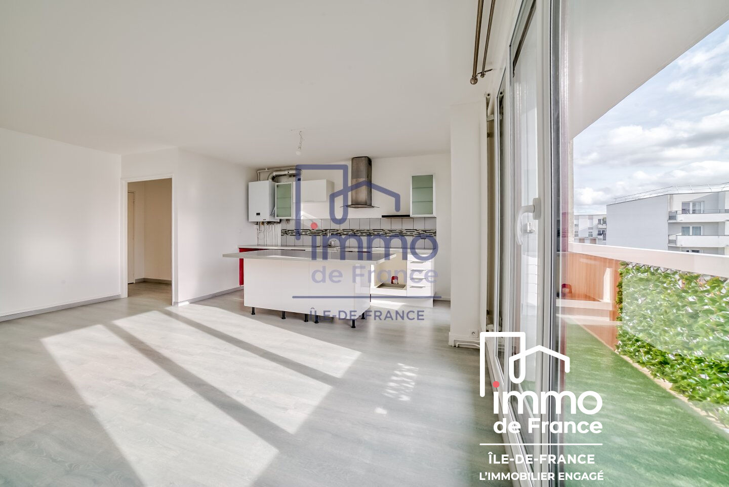 Photo 3 pièces lumineux avec balcon, 5 min gare et centre-ville CHELLES image 2/6