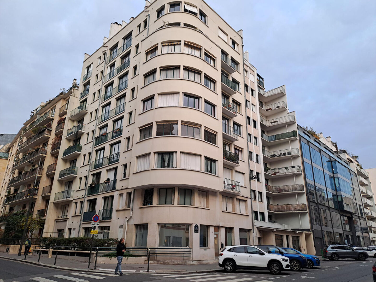 Photo Un Lot de 11 emplacements de parkings en sous-sol.  Quartier Convention. image 1/6