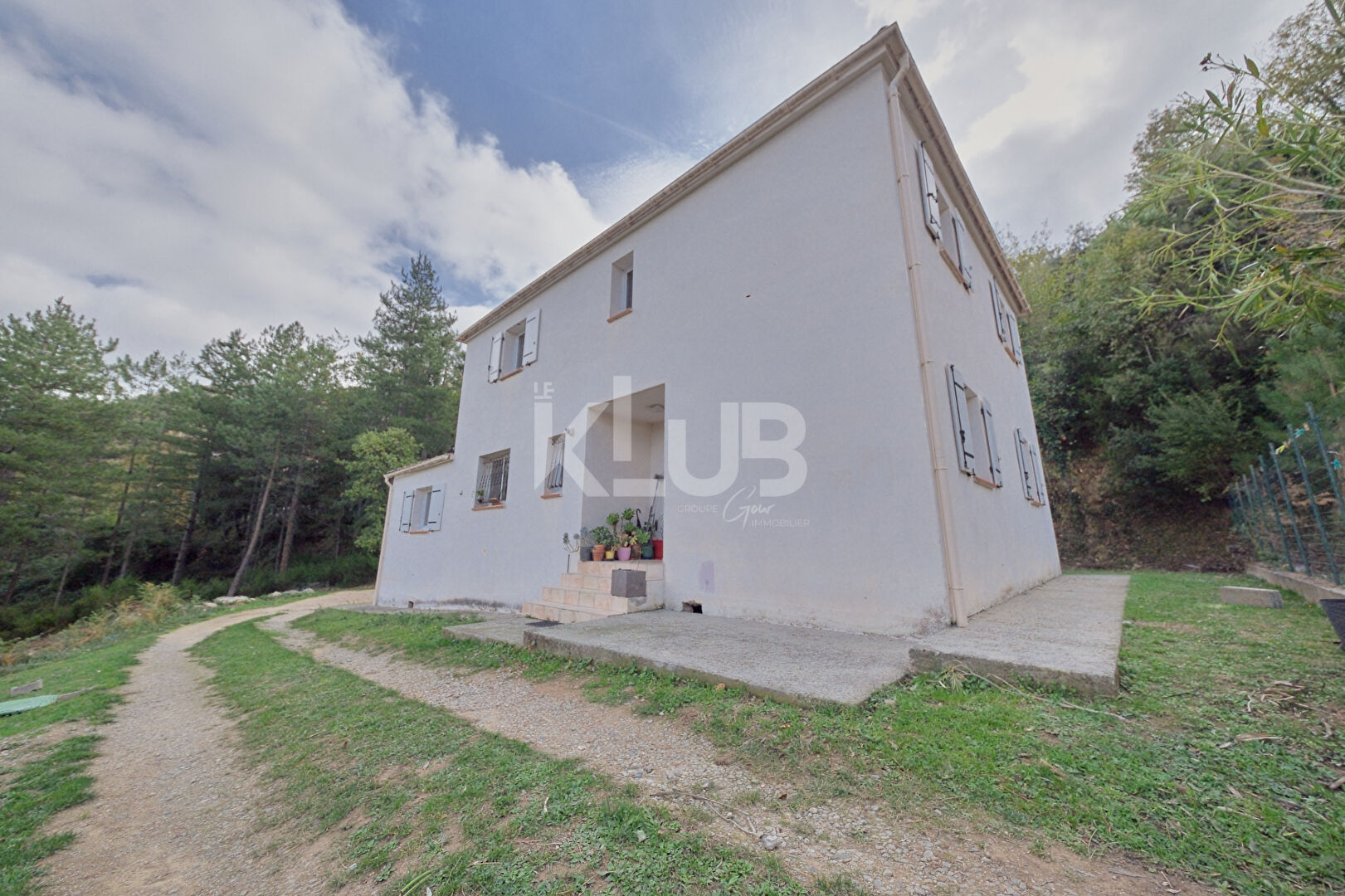 A voir absolument sur la commune de POGGIO-DI-VENACO : maison de 4 pièces de 123 m2 avec T2 indépendant de 30 m2