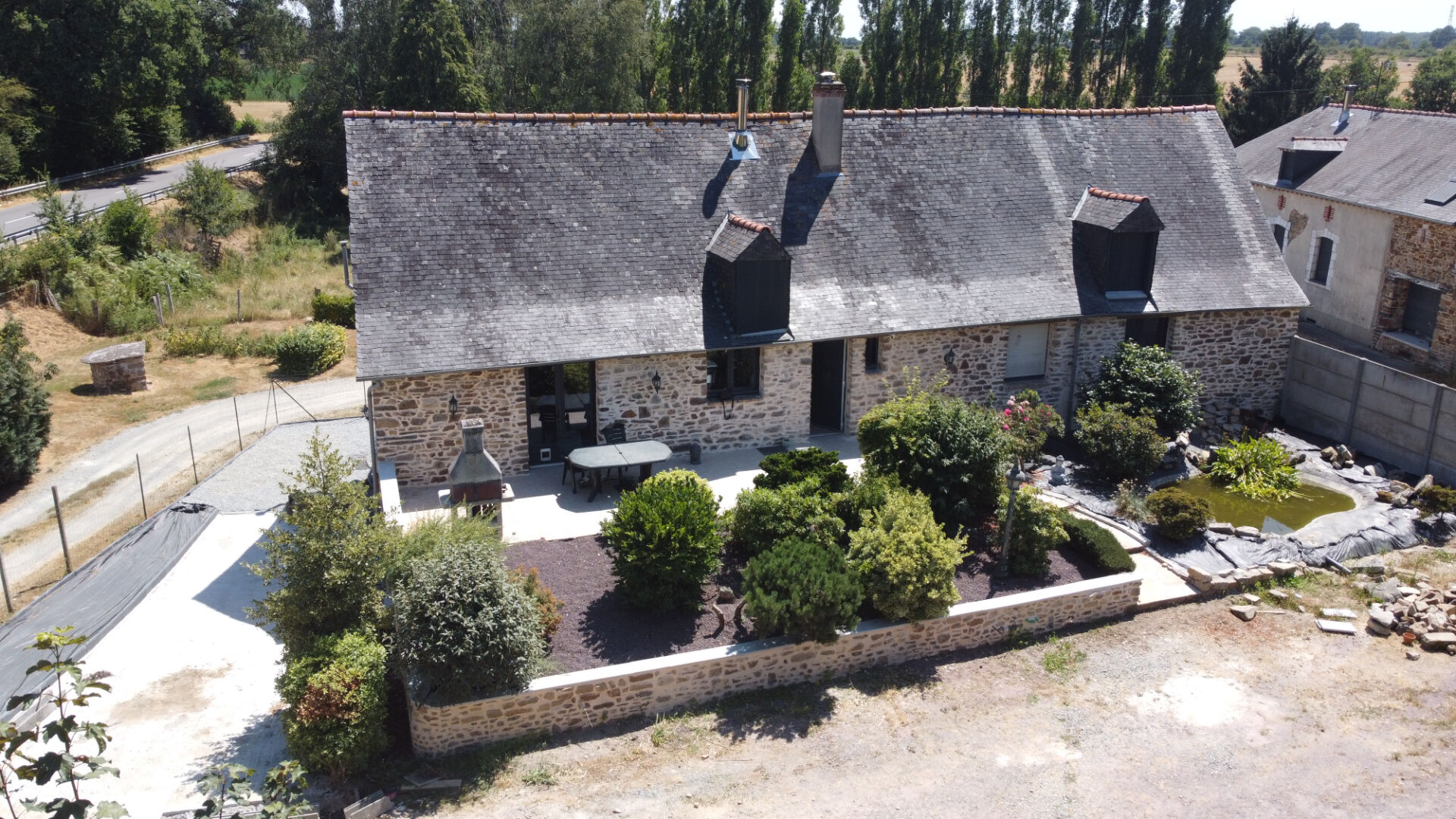 Argentré-Du-Plessis, maison en pierres rénovée de 166 m2 sur 1 755 m² de terrain