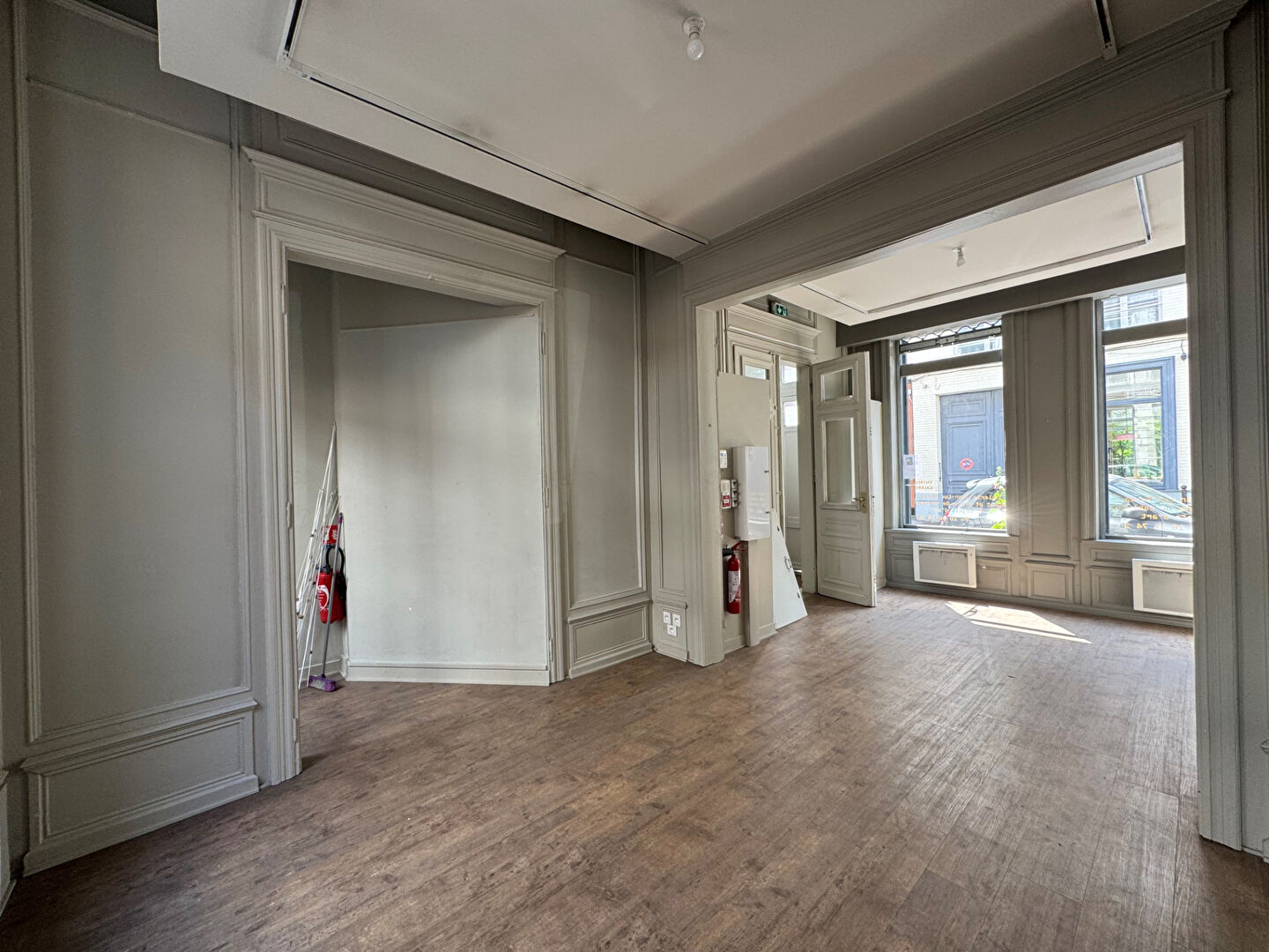 Local commercial avec cour intérieur - VIEUX-LILLE