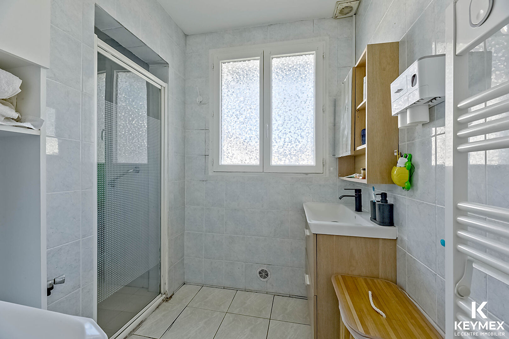 À VENDRE SPACIEUX F5- 3 chambres, gare , écoles et collège
