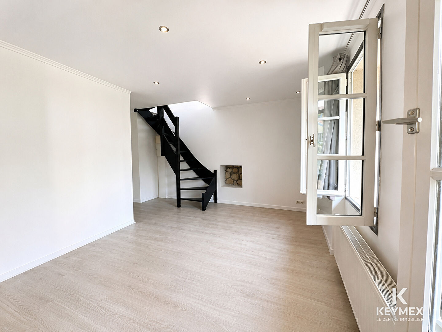 Vaux sur Seine : Duplex 2 pièces rénové 36 m² Cave Parking