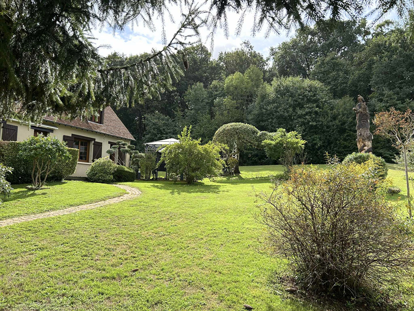 PROPRIETE SUR 6000M² A VENDRE SAINT MARCEAU (Périphérie)