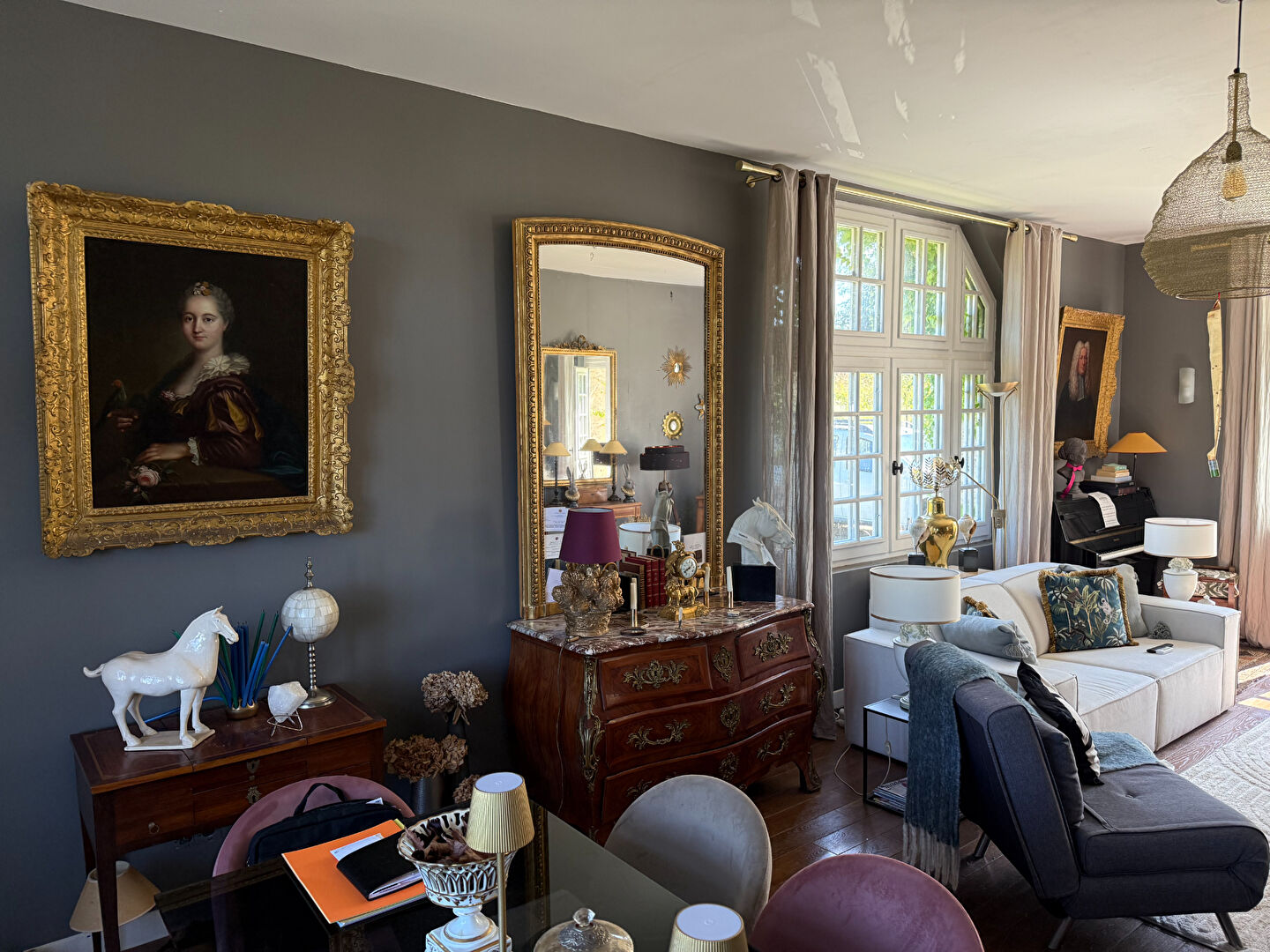 DEMEURE  avec  TENNIS ET BOXES- 6 CHAMBRES - PROCHE DE RADON