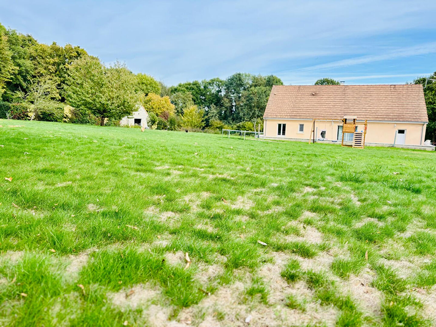 Photo À proximité de Beaumont-sur-Sarthe  Charmant pavillon de plain-pied  sur 4800m² image 1/6