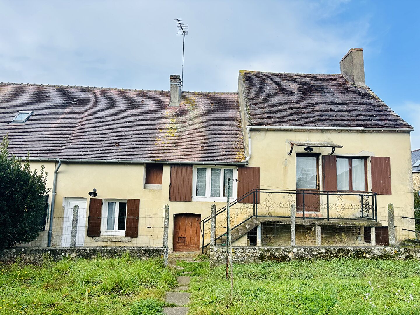 À quelques minutes d'Arçonnay, maison avec garage et jardin clos