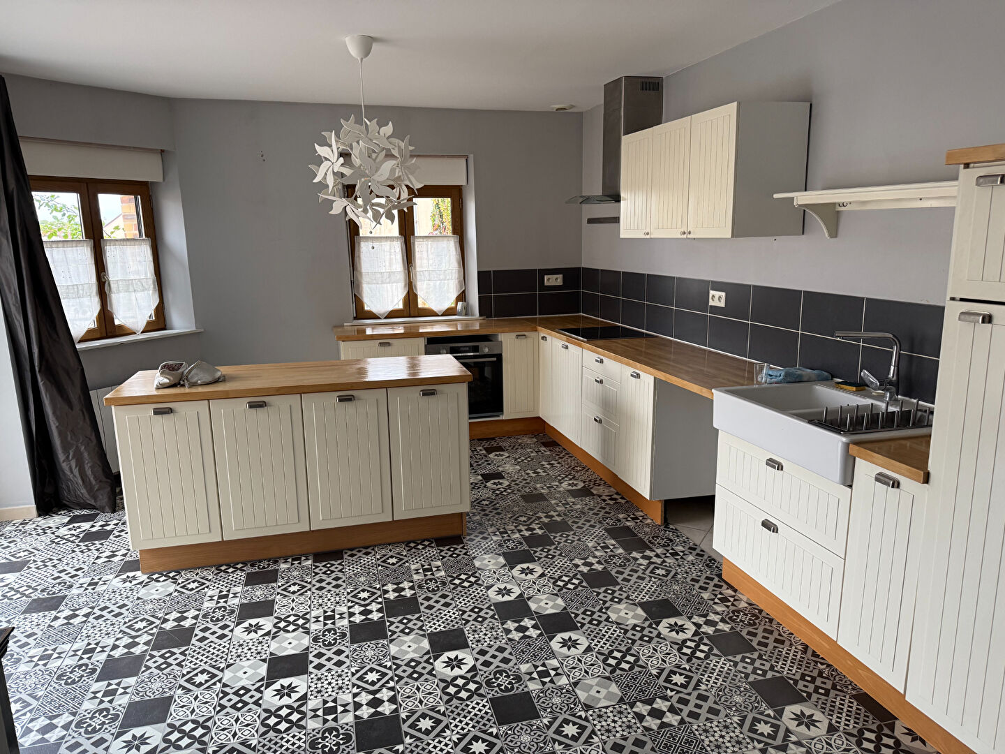 Photo MAGNIFIQUE MAISON EN PIERRE ET  UN LOCAL PROFESSIONNEL A VENDRE ALENCON PROCHE DES COMMODITES image 3/6