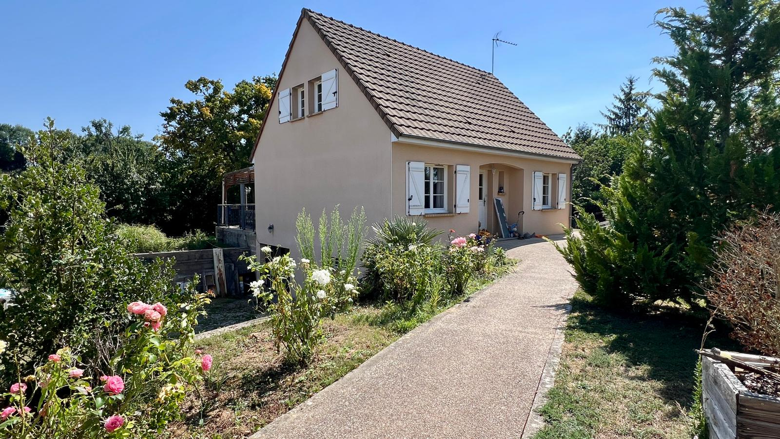 PAVILLON sur un terrain de 1300m²  A VENDRE  ENTRE LE MELE ET MORTAGNE