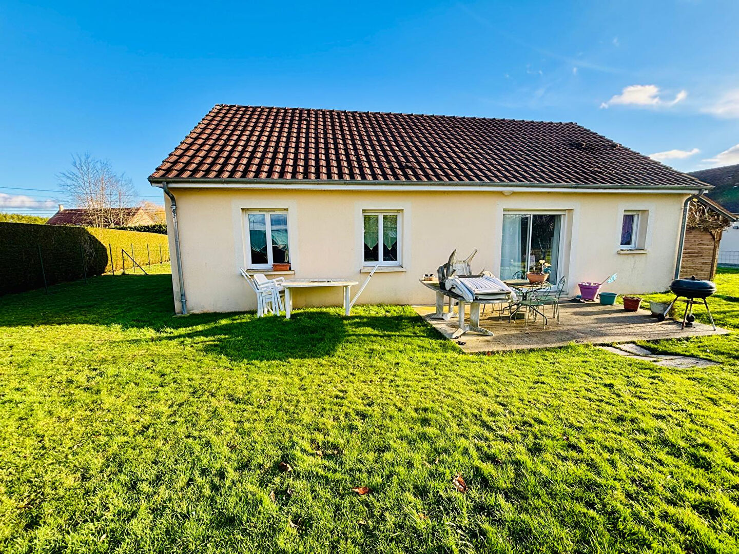 PAVILLON de PLAIN-PIED A VENDRE PERIPHERIE DE CERISé  3 CHAMBRES