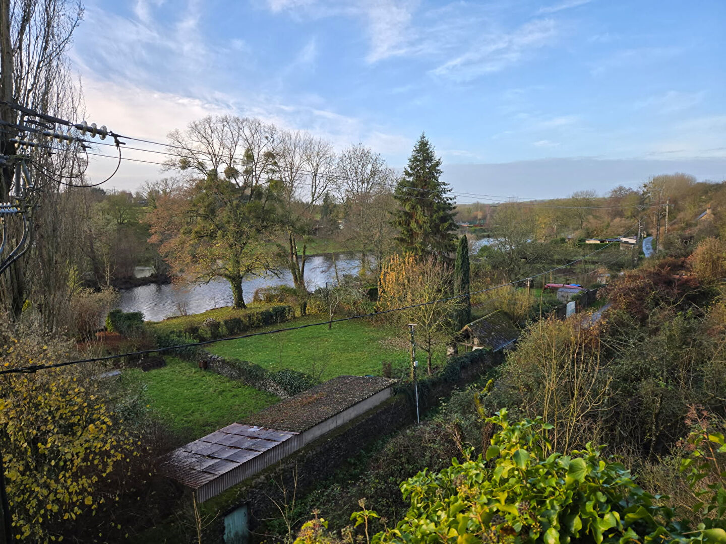 MAISON ET AUTRE MAISON TROGLODYTE A VENDRE ALPES MANCELLES