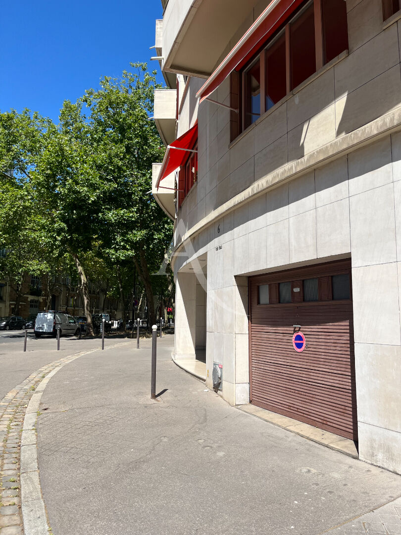 PARKING / BOX PARIS 17M² - 190 000