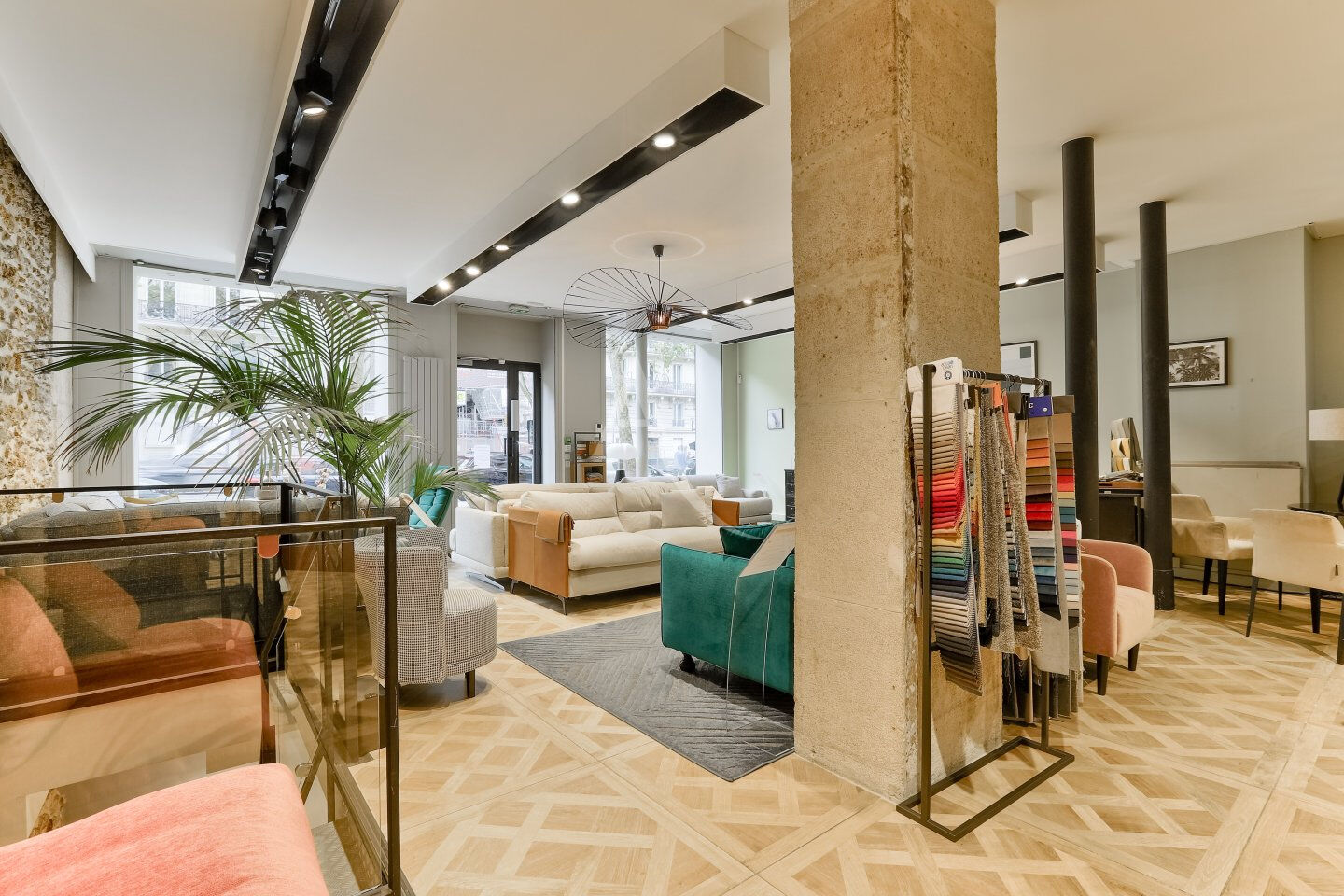 Photo Local commercial de Prestige à deux pas du Triangle d'Or image 3/6