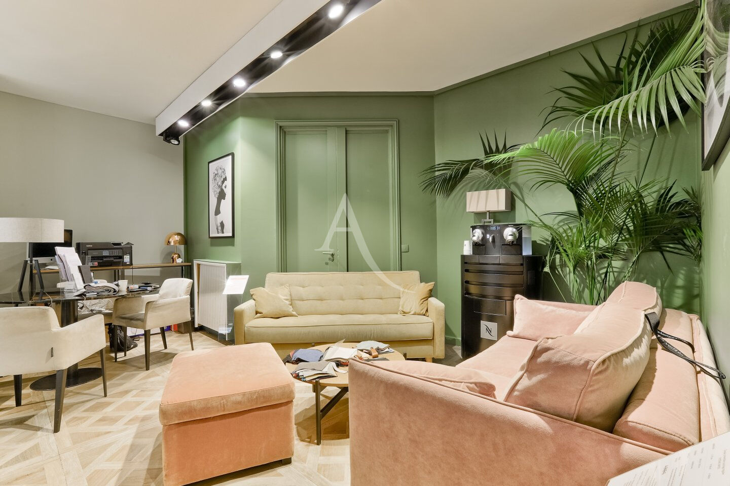 Photo Local commercial de Prestige à deux pas du Triangle d'Or image 4/6