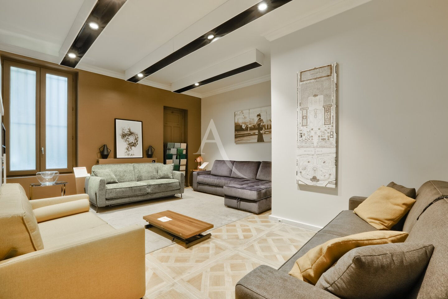 Photo Local commercial de Prestige à deux pas du Triangle d'Or image 5/6