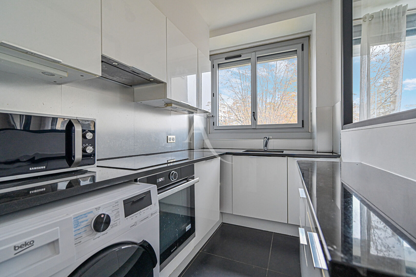 Photo Élégant 4 pièces avec balcon - Place Victor Hugo, Paris 16e image 4/6