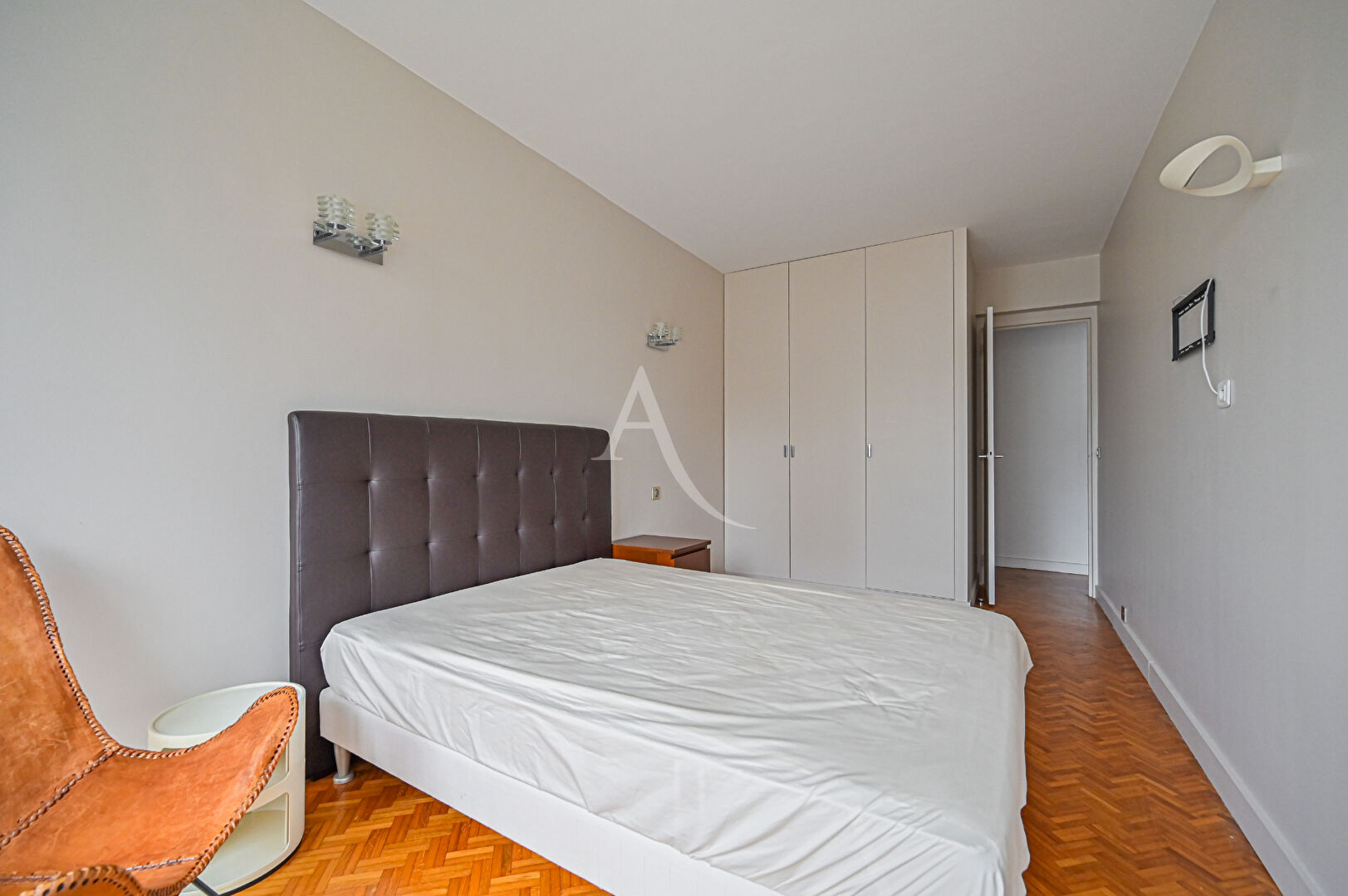 Photo Élégant 4 pièces avec balcon - Place Victor Hugo, Paris 16e image 6/6