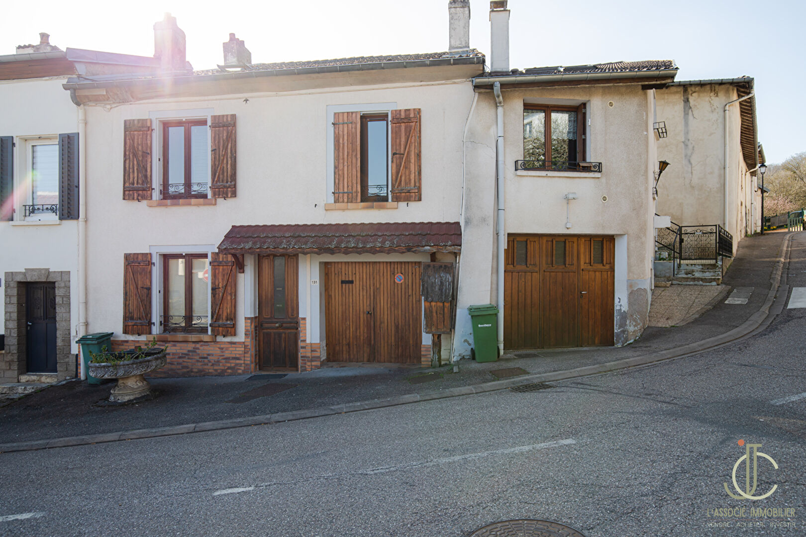 IMMEUBLE DE RAPPORT LUDRES - 5 appartements - Jardin et garage