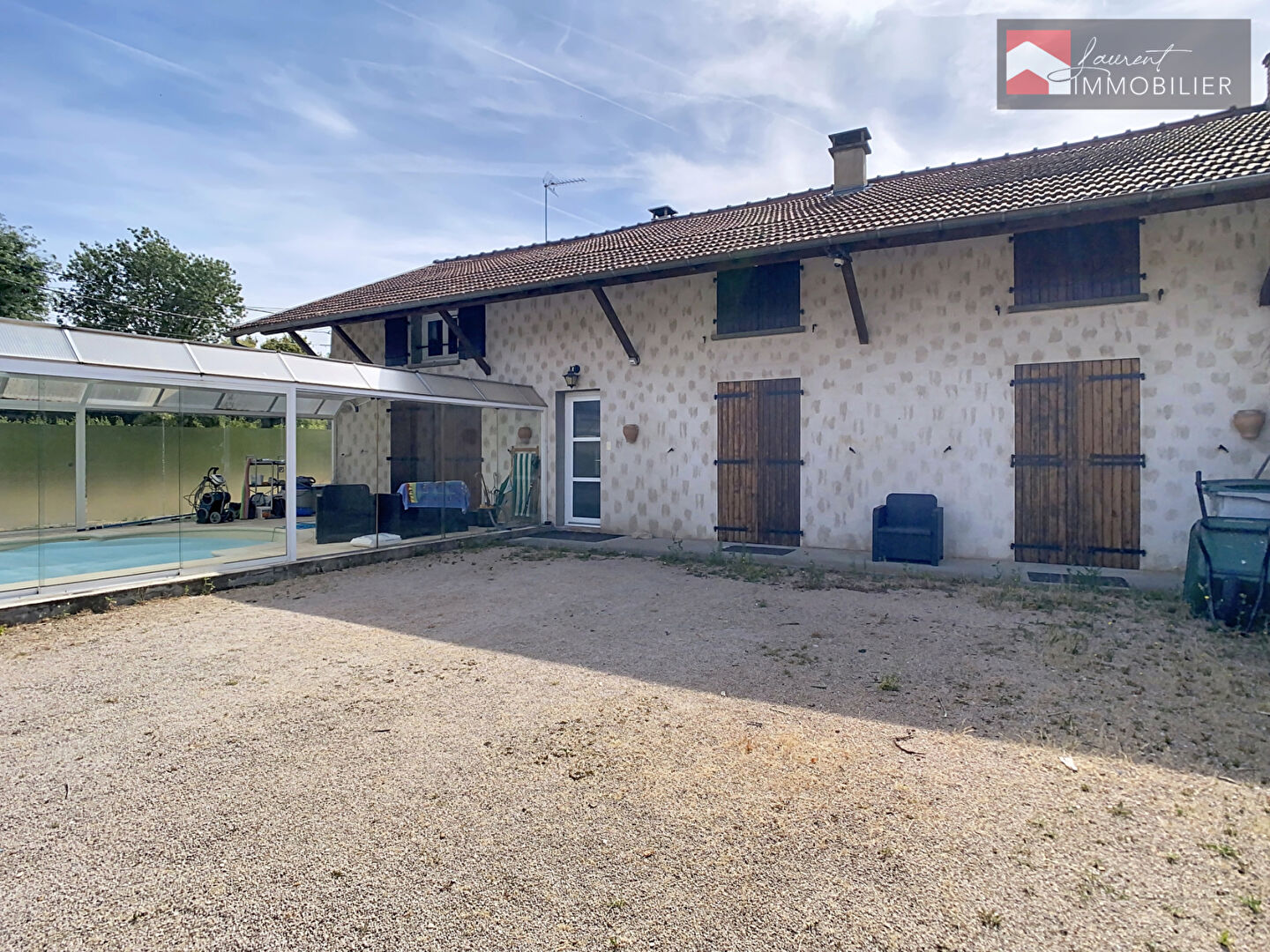 Propriété de caractère avec piscine couverte-5 chambres 01190 BOZ
