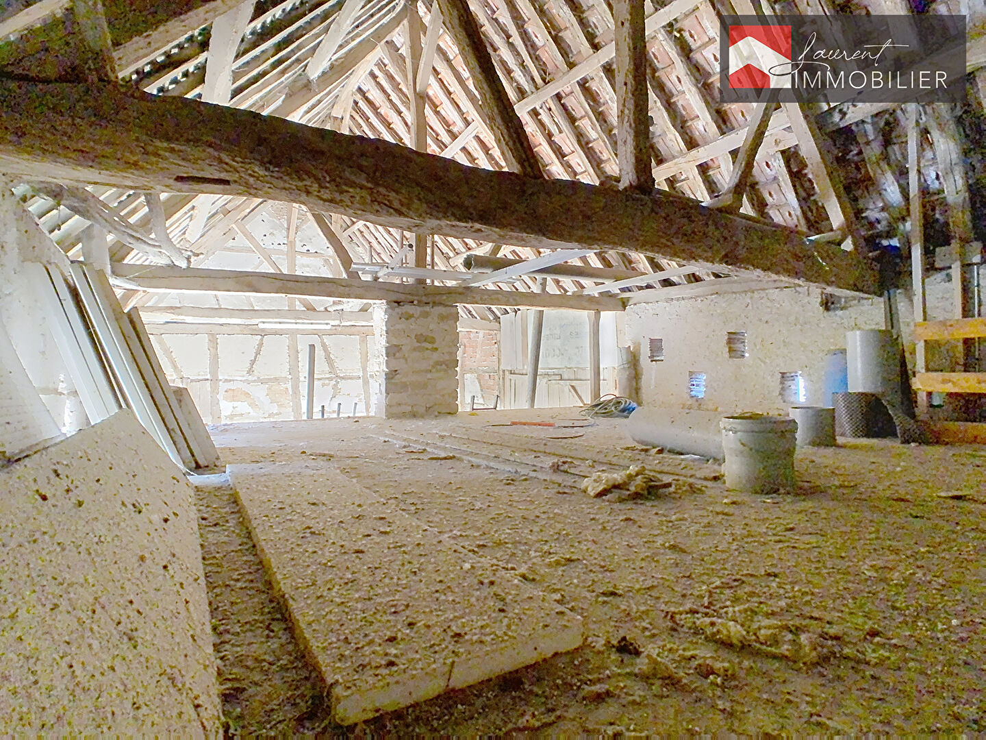 A Simandre - Grange à fort potentiel 150 m² aménageables