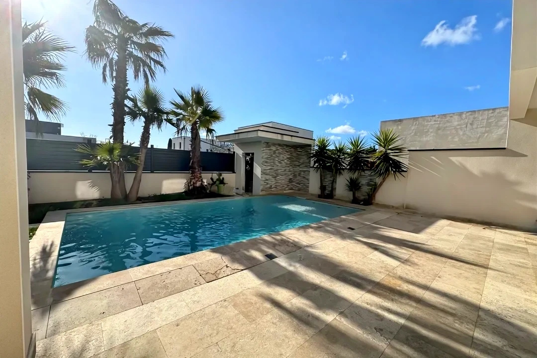 Photo Maison Entraigues Sur La Sorgue 9 pièce(s) 200 m2 image 2/6