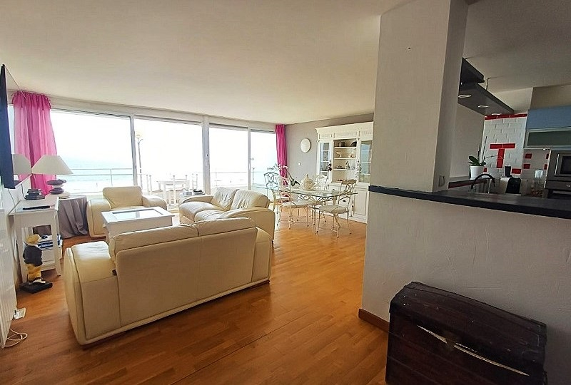 La Baule FACE MER, grand 4 pièces de 80 m² avec cave, place de parking privative extérieure