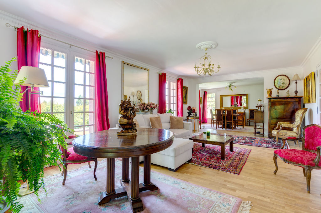 Agence les Cercles - Le Vésinet -
Maison 9 pièces de 250 m2