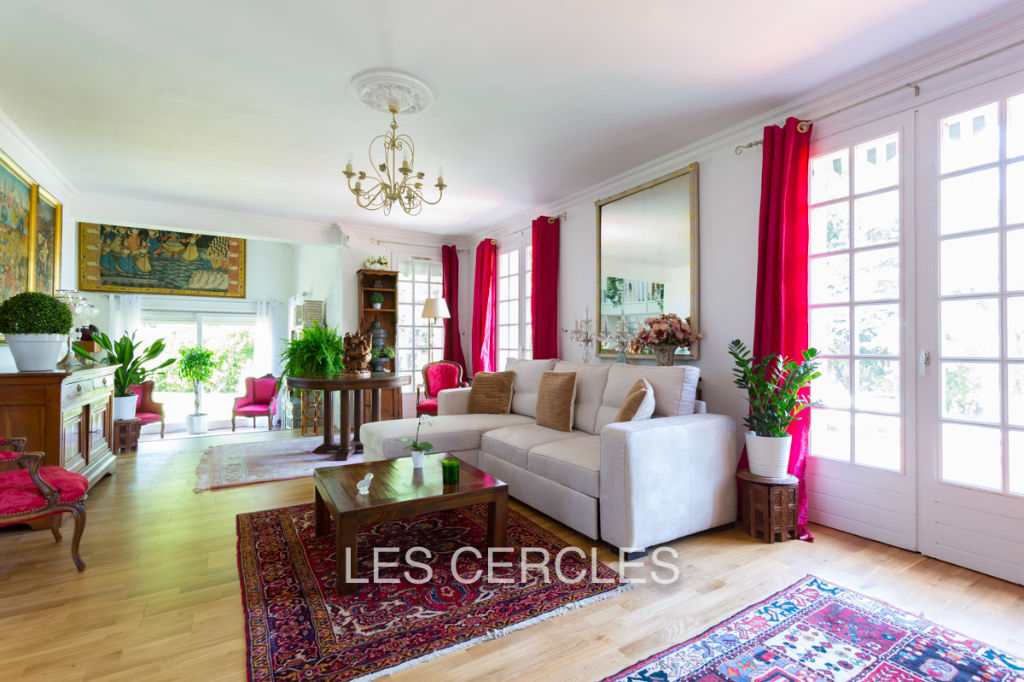 Agence les Cercles - Le Vésinet -
Maison 9 pièces de 250 m2