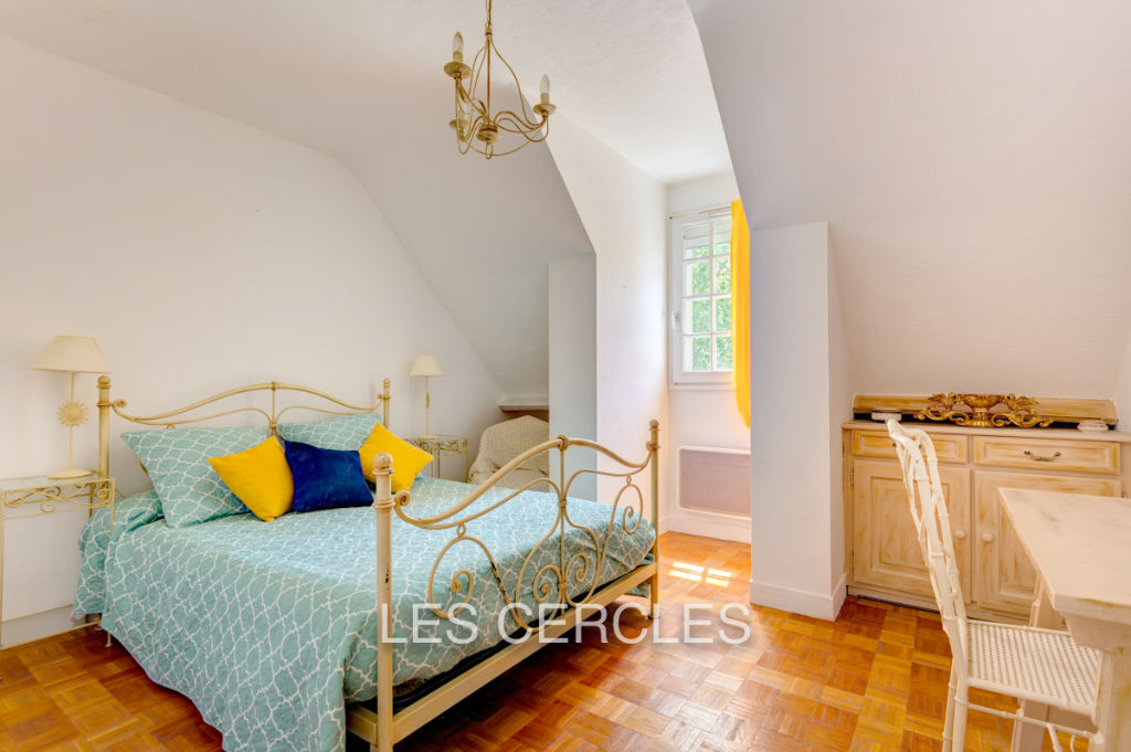 Agence les Cercles - Le Vésinet -
Maison 9 pièces de 250 m2