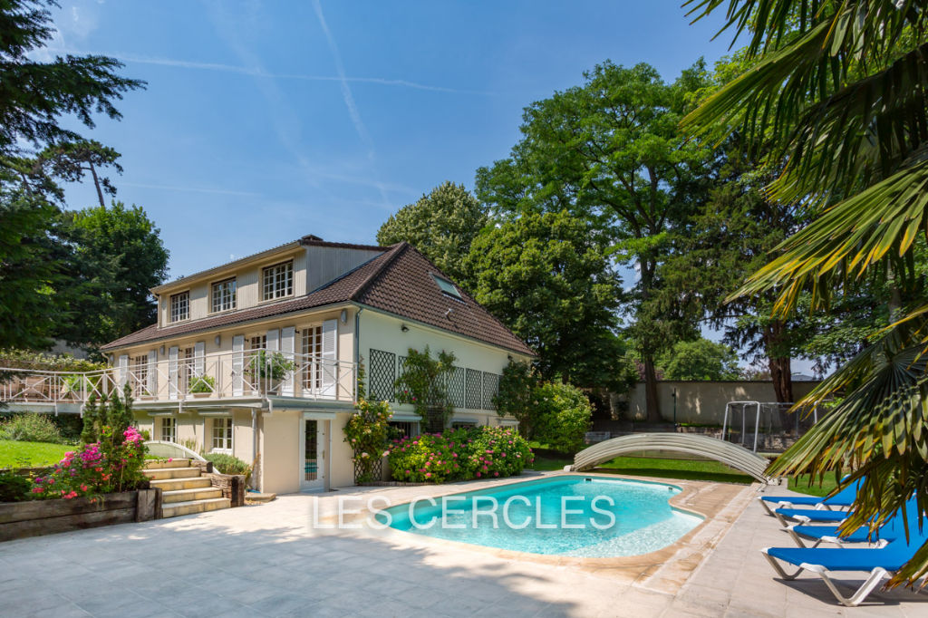Agence les Cercles - Le Vésinet -
Maison 10 pièces de 300 m²
